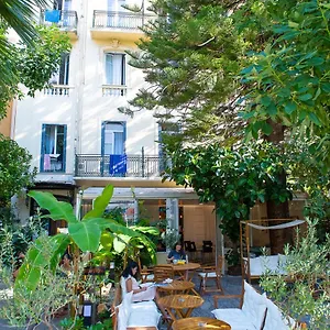 Hi Les Camélias Hostal Niza