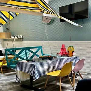 Trendy Hostal